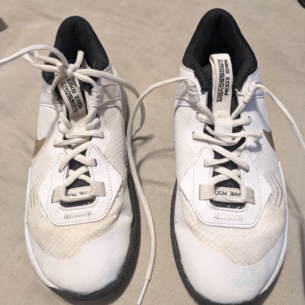 Nike Air Zoom Crossover basketball sneakers, Size Y 5.5